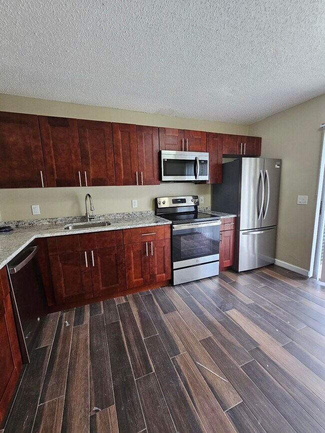 Building Photo - 4876 Orleans Ct