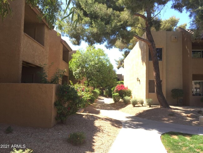 Building Photo - 5877 N Granite Reef Rd