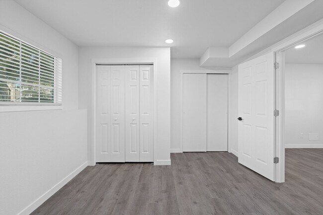 Building Photo - 220 N Hodges Rd