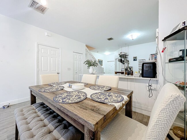 Building Photo - 9880 Porta Leona Ln