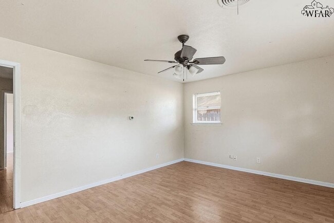 Building Photo - 4202 Meadowbrook Dr