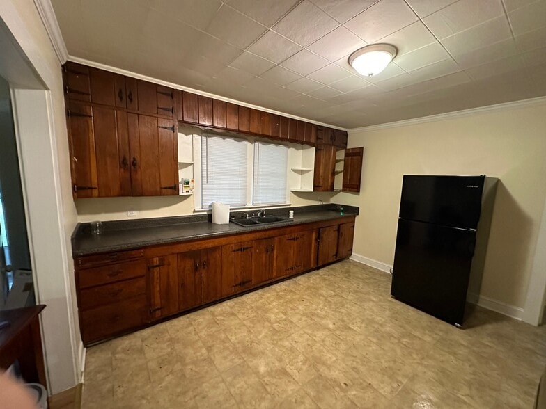 Building Photo - 405 E Bodenhamer St