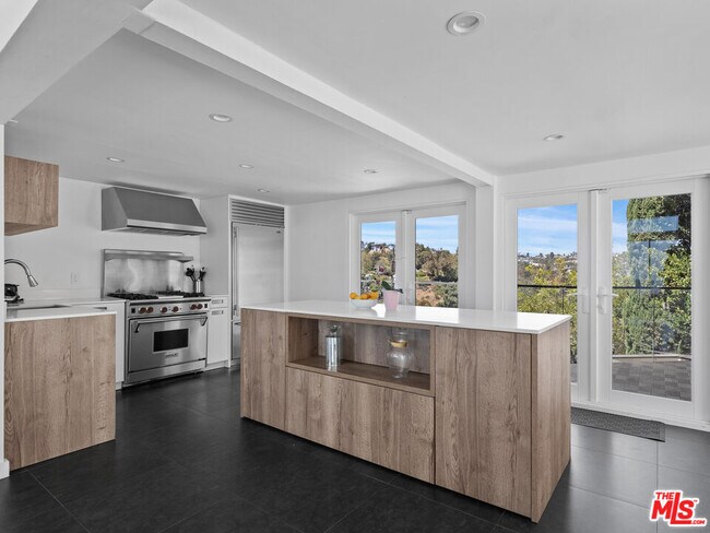 Building Photo - 8460 Cole Crest Dr