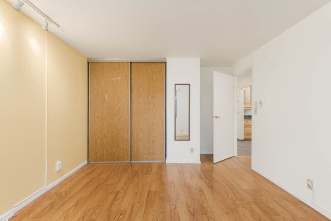 Building Photo - 710 N 160th St