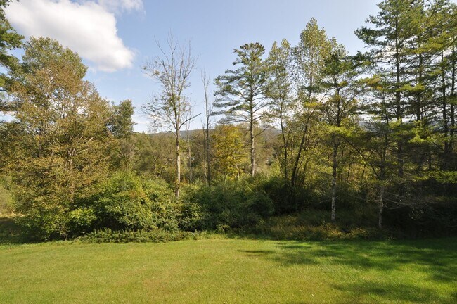 Building Photo - 181 Riverside Townhouses Rd