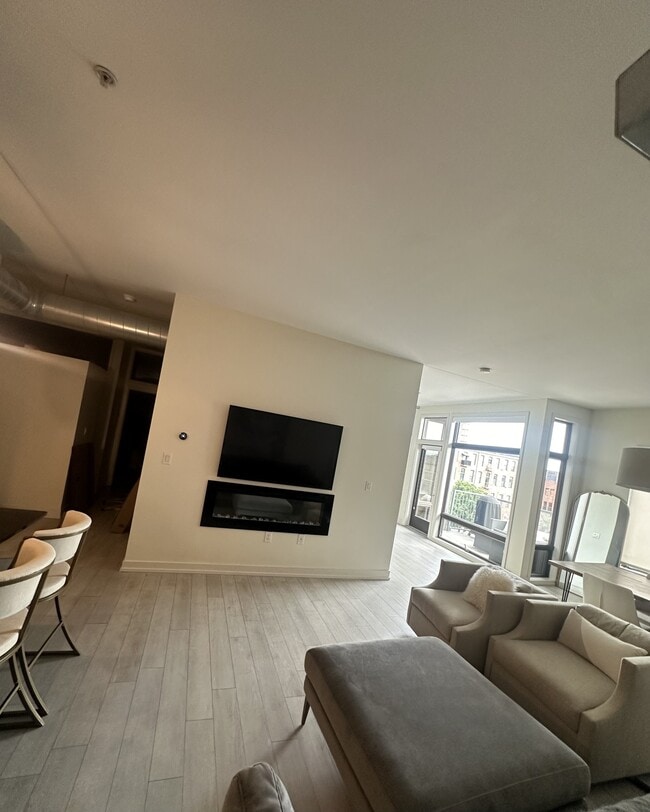 Building Photo - 119 4th St