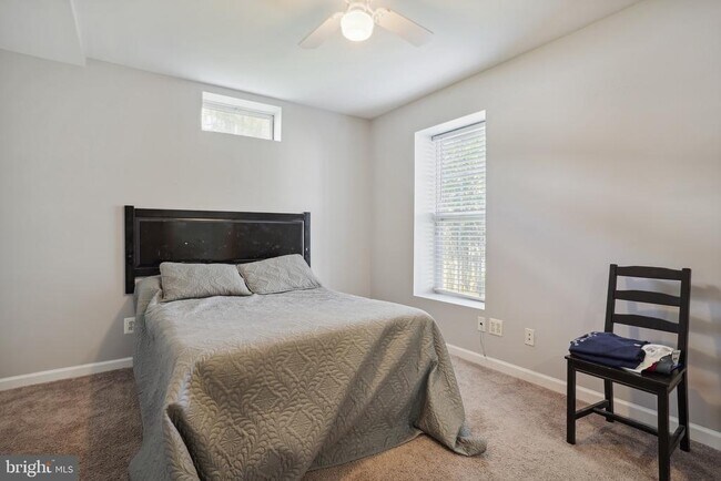 Building Photo - 4957 Breeze Way