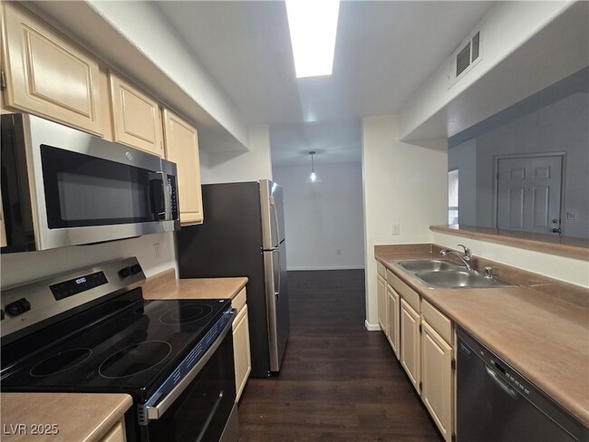 Building Photo - 555 E Silverado Ranch Blvd