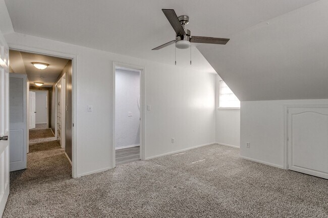 Building Photo - Spacious 4-Bedroom Home in Mature Neighborhood