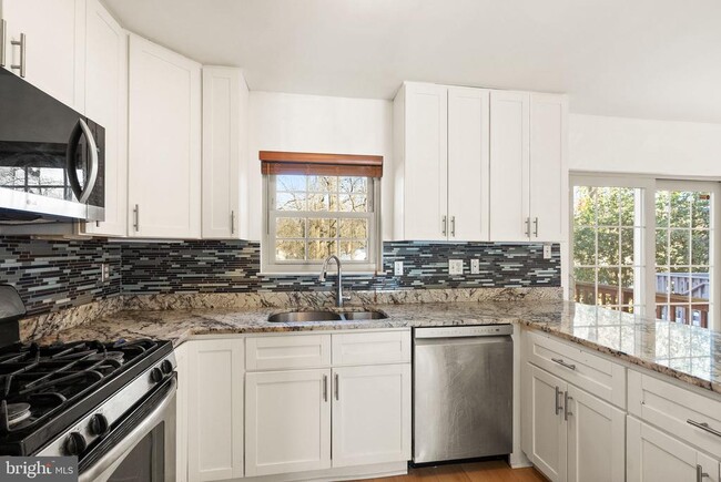 Building Photo - 7829 Mt Woodley Pl