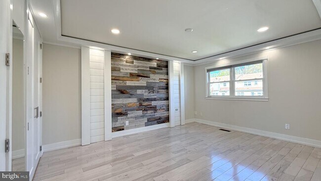 Building Photo - 10 Cedarbrook Dr