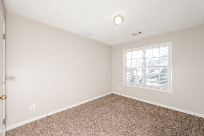 Building Photo - 3600 Biltmore Oaks Dr SE