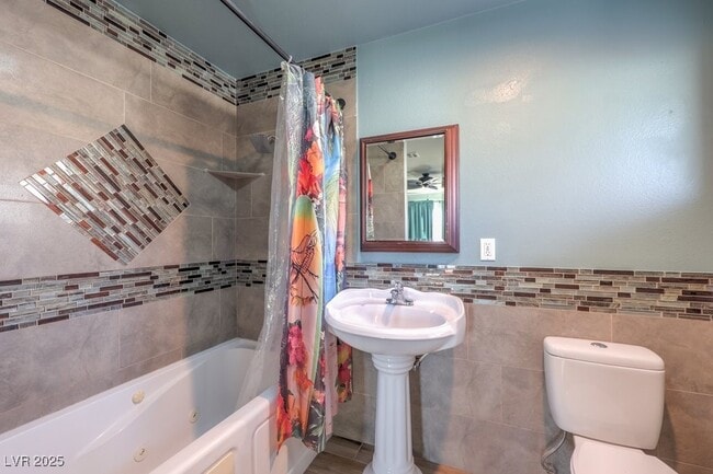 Building Photo - 3701 Pyramid Dr