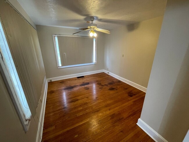 Building Photo - Great Brick Home or Office Space near down...