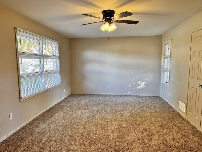 Building Photo - 703 Pecan St