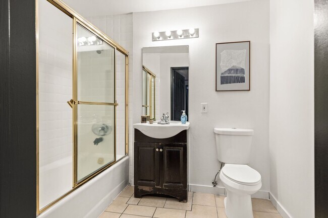 Building Photo - 10777 Ashton Ave