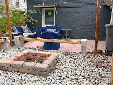 Building Photo - 1604 W 11th St