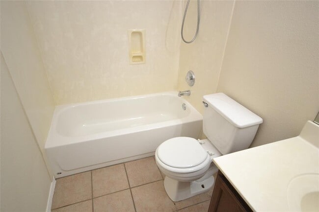 Building Photo - 114 Washington Square Dr