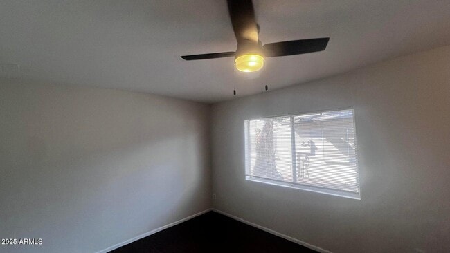 Building Photo - 3337 S Parkside Dr