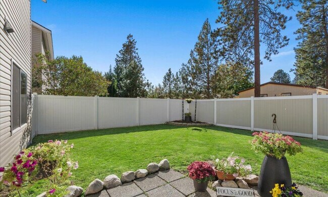 Building Photo - 4995 N Tasman Dr