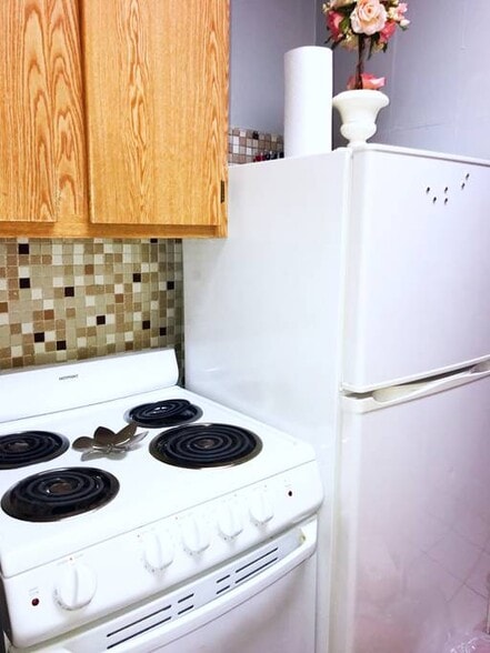 Building Photo - 879 Beacon St