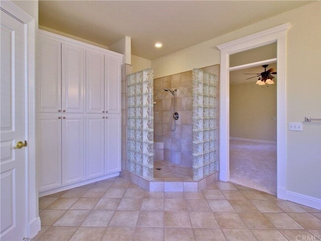 Building Photo - 1865 Vineyard Dr