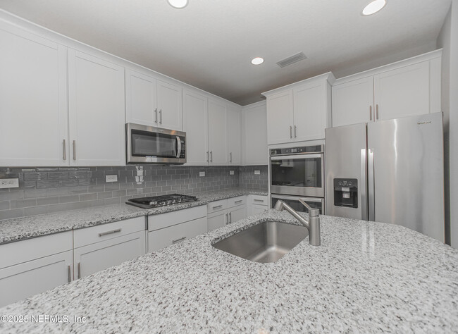 Building Photo - 432 Pine Bluff Dr