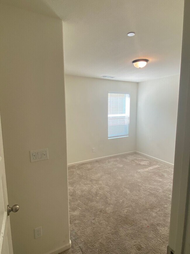 Building Photo - Almost new! Gated 4 Bdrm, 2.5 Bath Solar Home