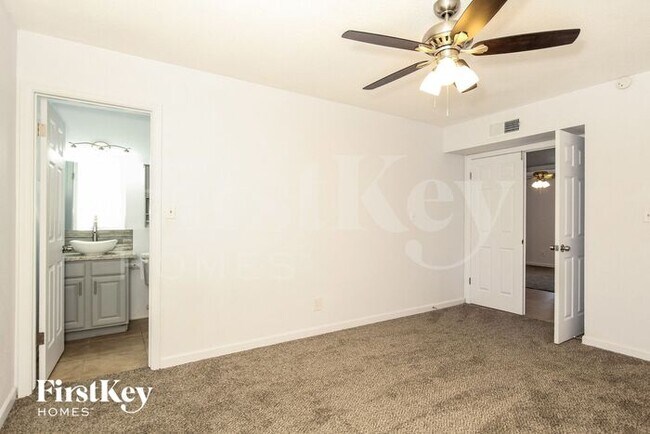 Building Photo - 3720 W Grovers Ave