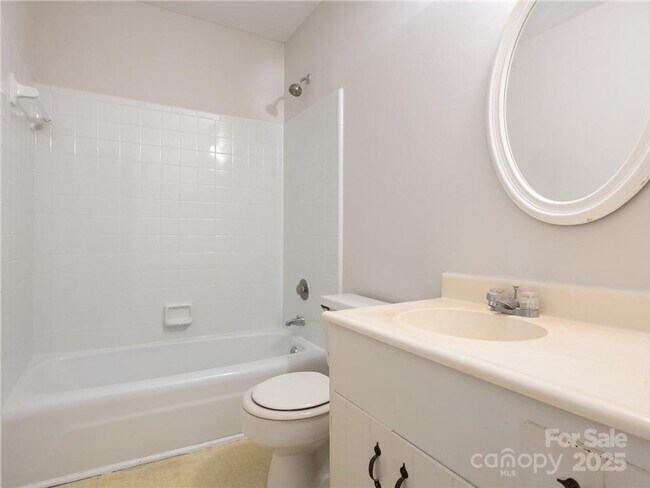 Building Photo - 2 Bedroom Townhome available for rent in Charlotte NC