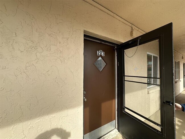 Building Photo - 4037 Lake Bayshore Dr