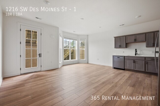 Building Photo - 1216 SW Des Moines St