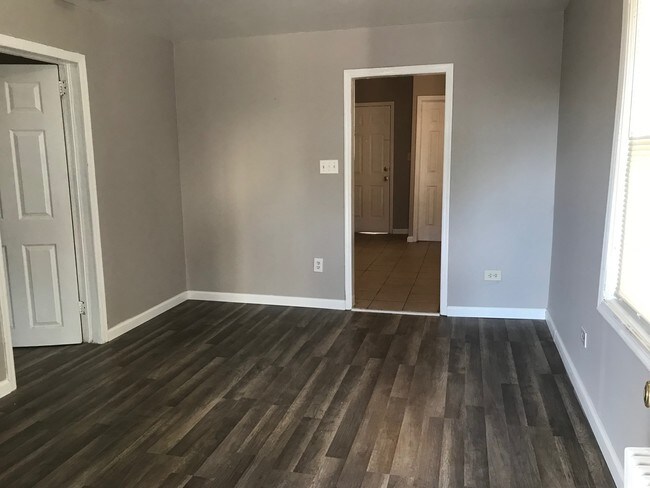 Primary Photo - 85 Warren St