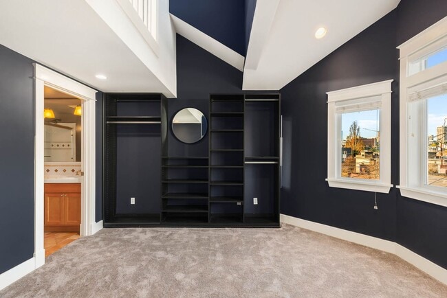 Building Photo - 1621 E Fir St