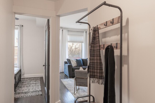 Building Photo - 5536 S King Dr