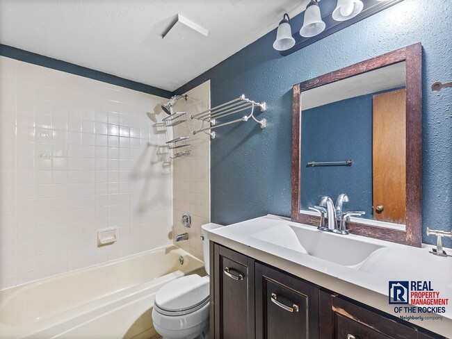 Building Photo - Newly Updated Home in Great Fort Collins L...