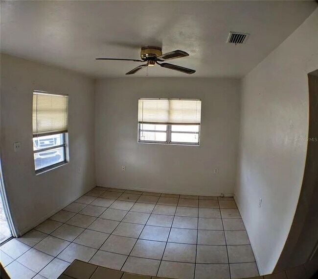 Building Photo - RENT FOR ZERO DEPOSIT MOVE IN - CLOSE TO DOWNTOWN
