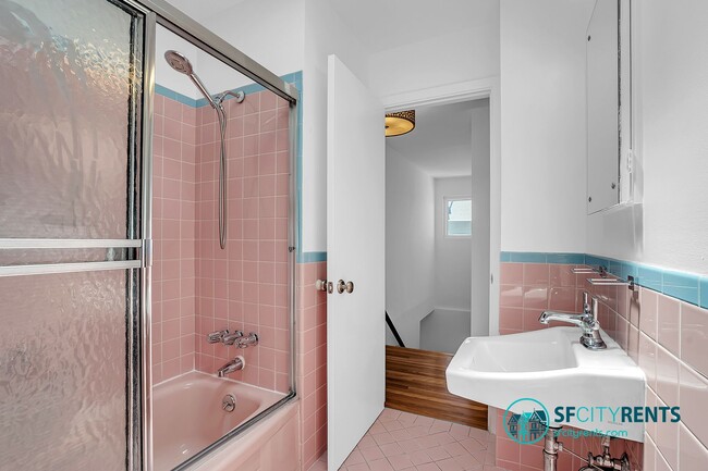 Building Photo - Silver Terrace: Updated Single Family Home...