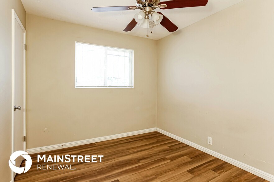 Building Photo - 2325 W Pinchot Ave