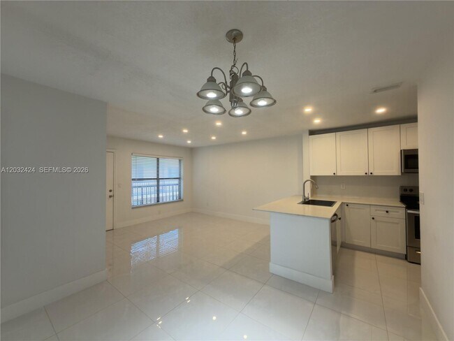 Building Photo - 2500 W 67th Pl