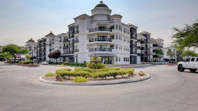 Building Photo - 818 E Flamingo Rd