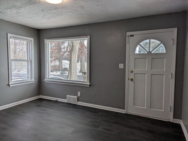 Building Photo - 1266 Magnolia Ave