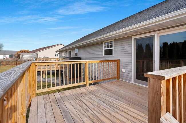 Building Photo - 4 Bedroom- 2.5 Bathroom New Build Duplex- Pulaski!