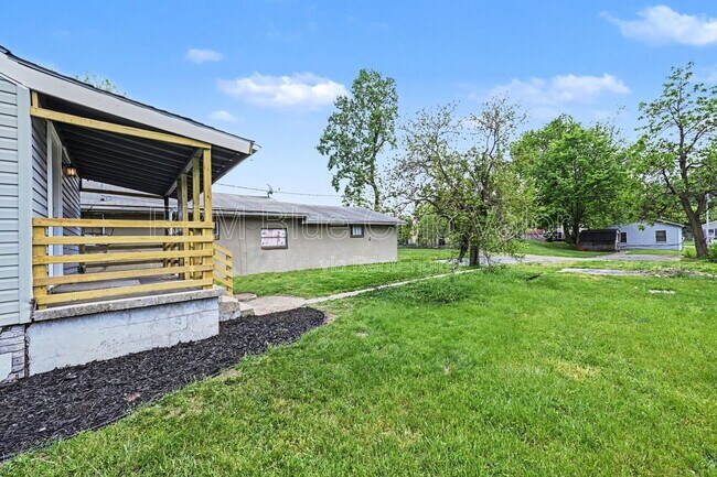 Building Photo - 1710 Lawn Ave