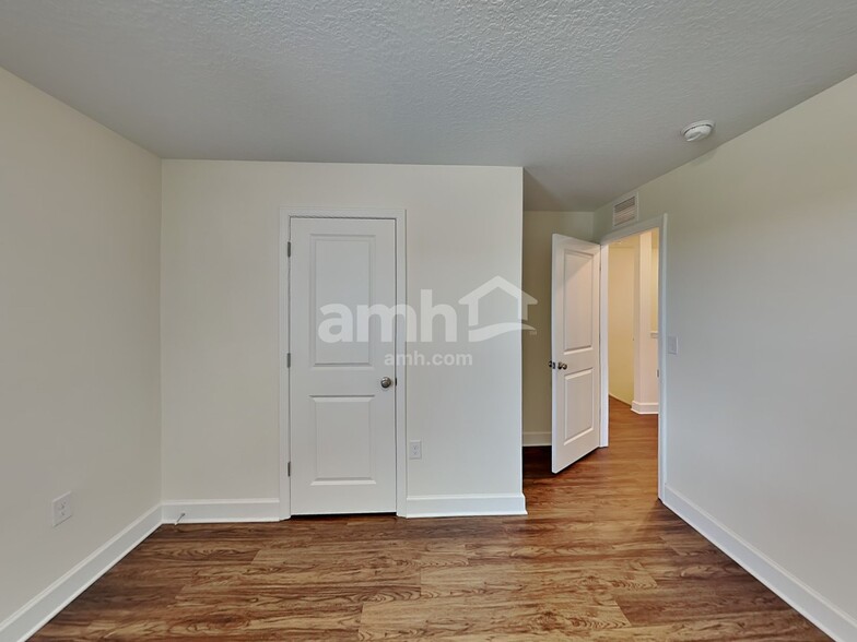 Building Photo - 528 Pine Terrace Dr