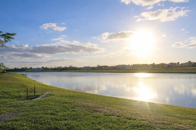 Building Photo - 5243 Rivo Alto Cir