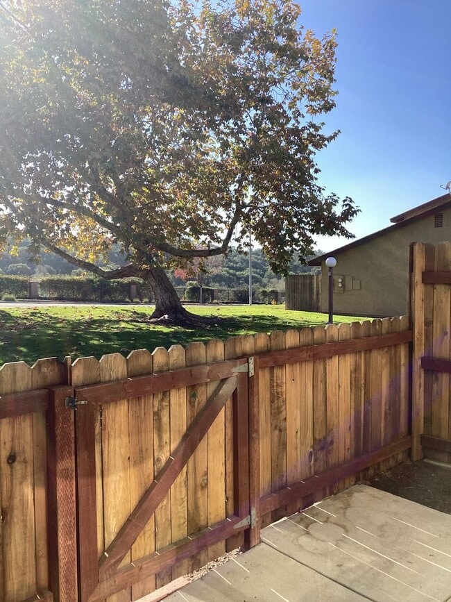 Building Photo - Large Two Story Condo In the Orcutt Bluffs with Easy Access to 135/Vandenberg SFB