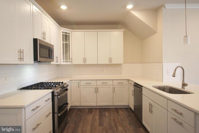 Building Photo - 14911 River Walk Way