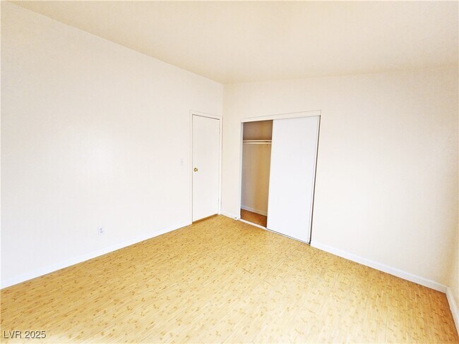 Building Photo - 1550 W Irons St