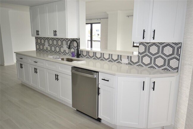 Building Photo - 1651 Sand Key Estates Ct